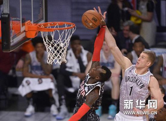 与登贝莱踢 与登贝莱踢